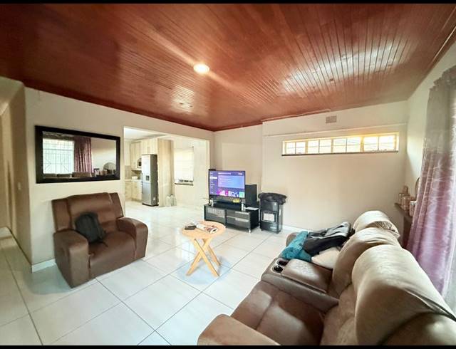 3 BEDROOM HOUSE FOR SALE IN VANDERBIJLPARK CW 5